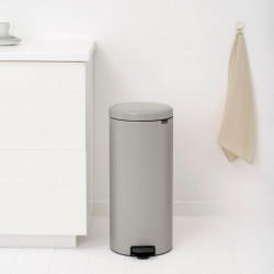 Κάδος απορριμμάτων με πεντάλ Brabantia NewIcon 1010442, 30 λίτρα, Απαλό κλείσιμο, Αντιολισθητική βάση, Ανοιχτό γκρι