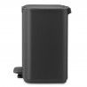 Κάδος απορριμμάτων Brabantia Bo Pedal 1010132, 7 λίτρα, Απαλό κλείσιμο, Βάση με ελαστικό επίστρωμα, Ορυκτή επίστρωση, Σκούρο γκρι