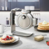 Κάθετη μηχανή για βάφλες Caso Design WaffleUp, 800 W, 18 cm, 5 επίπεδα, διπλή αντικολλητική επίστρωση, ηχητικό και φωτεινό σήμα, δοχείο για το υπόλοιπο ζυμάρι, ασημί