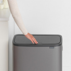 Κάδος απορριμμάτων Brabantia Bo Touch 1001271, 2x30 λίτρα, Ομαλό και αθόρυβο άνοιγμα, Μεγάλο άνοιγμα, Σκούρο γκρι