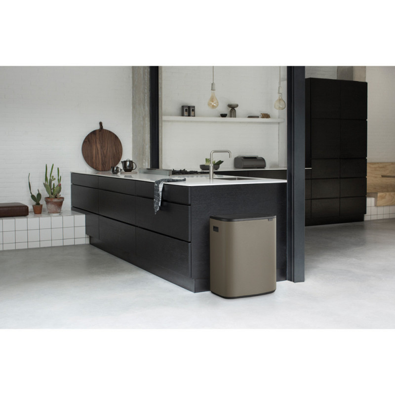 Κάδος απορριμμάτων Brabantia Bo Touch 1001271, 2x30 λίτρα, Ομαλό και αθόρυβο άνοιγμα, Μεγάλο άνοιγμα, Σκούρο γκρι
