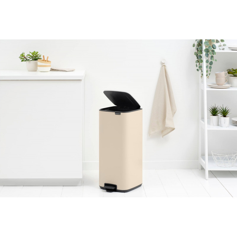 Κάδος απορριμμάτων Brabantia Bo Pedal 1010124, 30 λίτρα, Απαλό κλείσιμο, Αντιολισθητική βάση, Μπεζ