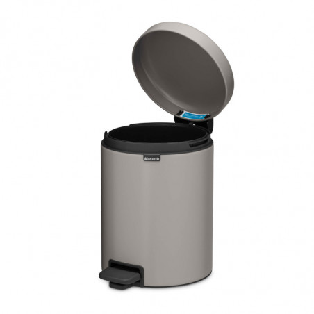 Κάδος απορριμμάτων με πεντάλ Brabantia NewIcon 1010434, 5 λ, Απαλό κλείσιμο, Αντιολισθητική βάση, Ανοιχτό γκρι