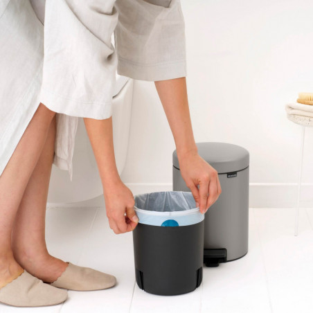 Κάδος απορριμμάτων με πεντάλ Brabantia NewIcon 1010434, 5 λ, Απαλό κλείσιμο, Αντιολισθητική βάση, Ανοιχτό γκρι