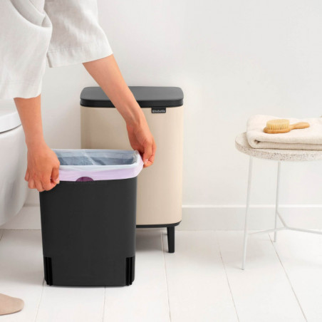 Κάδος απορριμμάτων Brabantia Bo Small Hi 1010462, 12 λίτρα, Ομαλό και αθόρυβο άνοιγμα, Αντιολισθητική βάση, Μπεζ
