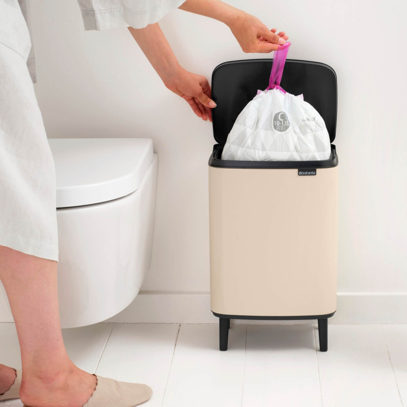 Κάδος απορριμμάτων Brabantia Bo Small Hi 1010462, 12 λίτρα, Ομαλό και αθόρυβο άνοιγμα, Αντιολισθητική βάση, Μπεζ