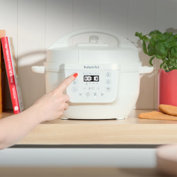 Instant Pot Classic Mini 140800801, 800W, 3.8 l, 7 προγράμματα, αγαπημένα κουμπιά, οθόνη LCD, Ανοξείδωτο, Λευκό