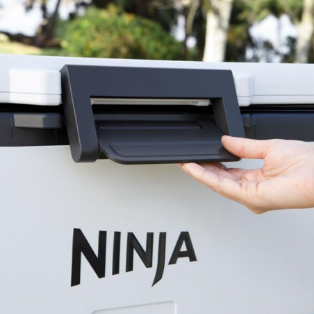 Ψυκτική θήκη Ninja FrostVault FB151EUWH, 47 λίτρα, Παθητική ψύξη, χωρητικότητα 80 κουτιών, Διατηρεί τον πάγο έως και 6 ημέρες, Ξηρό διαμέρισμα, Λευκό