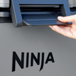 Ψυκτική θήκη Ninja FrostVault FB230EUGY, 28 λίτρα, Παθητική ψύξη, χωρητικότητα 48 κουτιών, Διατηρεί τον πάγο έως και 5 ημέρες, Ξηρό διαμέρισμα, Ρόδες, Γκρι