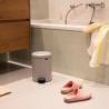 Κάδος απορριμμάτων με πεντάλ Brabantia NewIcon 1010434, 5 λ, Απαλό κλείσιμο, Αντιολισθητική βάση, Ανοιχτό γκρι