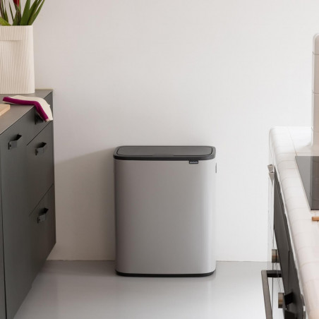 Κάδος απορριμμάτων Brabantia Bo Touch 1010455, 60 λίτρα, Ομαλό και αθόρυβο άνοιγμα, Μεγάλο άνοιγμα, Ανοιχτό γκρι