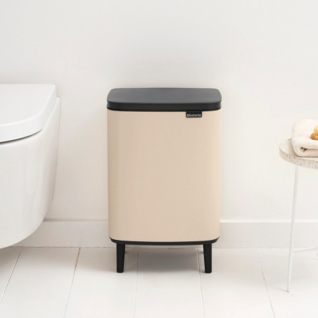 Κάδος απορριμμάτων Brabantia Bo Small Hi 1010462, 12 λίτρα, Ομαλό και αθόρυβο άνοιγμα, Αντιολισθητική βάση, Μπεζ