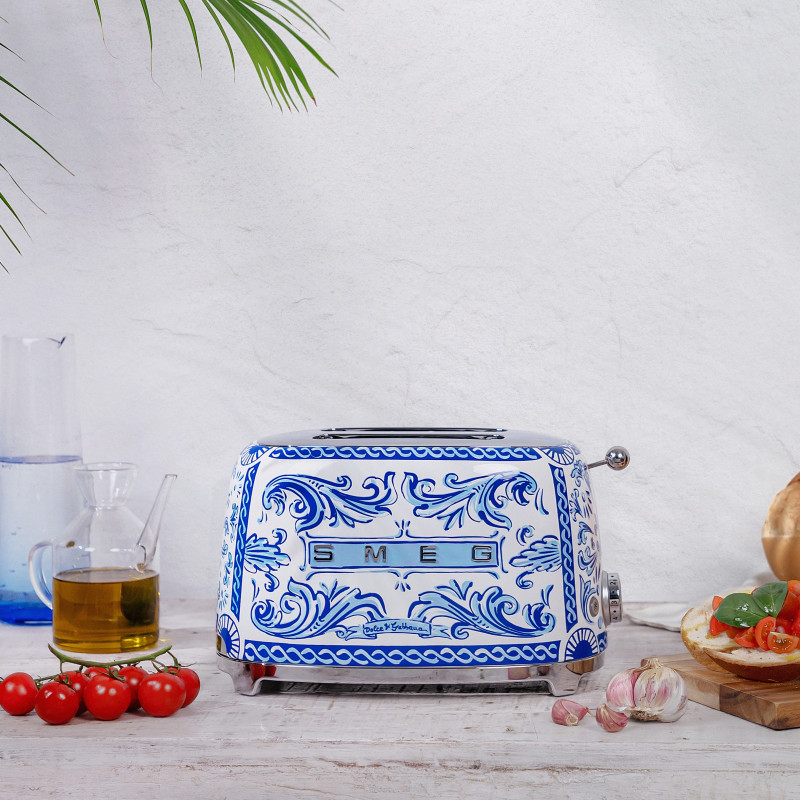 Τοστιέρα SMEG Dolce & Gabbana Blu Mediterraneo TSF01DGBEU, 950 W, 2 φέτες, 6 επίπεδα, Δοχείο για ψίχουλα, Ενσωματωμένο καλώδιο, Ανοξείδωτο ατσάλι, Μπλε