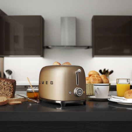 Τοστιέρα SMEG 50's Style TSF01CHMEU, 950 W, 2 φέτες, 6 επίπεδα, Δίσκος για ψίχουλα, Ενσωματωμένο καλώδιο, Ανοξείδωτο ατσάλι, Χρώμα σαμπάνιας