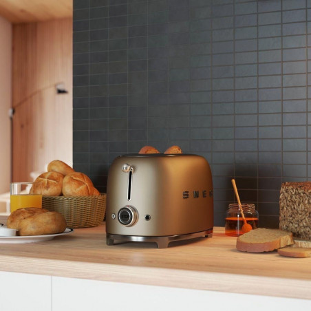 Τοστιέρα SMEG 50's Style TSF01CHMEU, 950 W, 2 φέτες, 6 επίπεδα, Δίσκος για ψίχουλα, Ενσωματωμένο καλώδιο, Ανοξείδωτο ατσάλι, Χρώμα σαμπάνιας