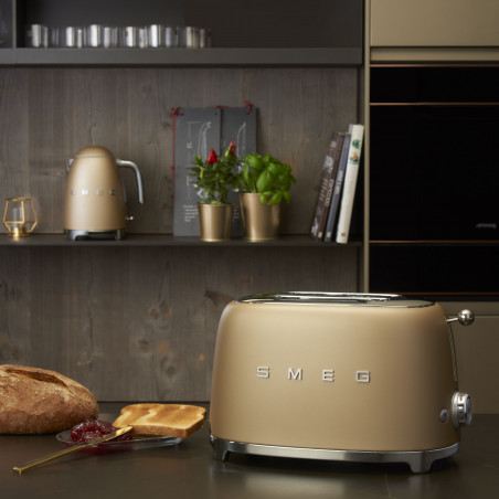 Τοστιέρα SMEG 50's Style TSF01CHMEU, 950 W, 2 φέτες, 6 επίπεδα, Δίσκος για ψίχουλα, Ενσωματωμένο καλώδιο, Ανοξείδωτο ατσάλι, Χρώμα σαμπάνιας