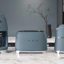 Τοστιέρα SMEG 50's Style TSF01SBMEU, 950 W, 2 φέτες, 6 επίπεδα, Δίσκος για ψίχουλα, Ενσωματωμένο καλώδιο, Ανοξείδωτο ατσάλι, Μπλε θύελλας