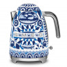 Ηλεκτρική κανάτα SMEG Dolce & Gabbana KLF03DGBEU, 2400 W, 1,7 λ, βάση 360°, γυαλιστερό φινίρισμα, μεσογειακό μπλε