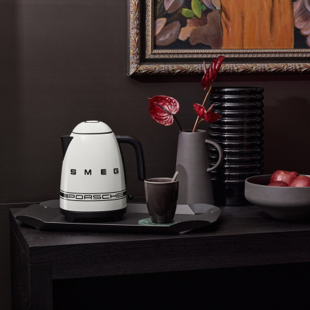 Ηλεκτρική κανάτα SMEG Porsche KLF03PCWEU, 2400 W, 1,7 λ, βάση 360°, γυαλιστερό φινίρισμα, λευκό