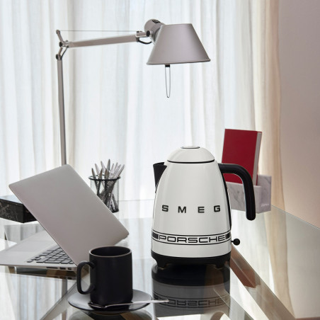 Ηλεκτρική κανάτα SMEG Porsche KLF03PCWEU, 2400 W, 1,7 λ, βάση 360°, γυαλιστερό φινίρισμα, λευκό