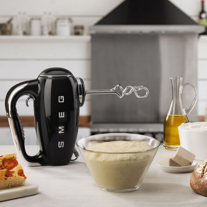 Χειροκίνητο μίξερ SMEG 50's Style HMF01BLEU, 250 W, 9 ταχύτητες, λειτουργία Turbo, κρυφή οθόνη LED, χρονοδιακόπτης, εξαρτήματα, μαύρο