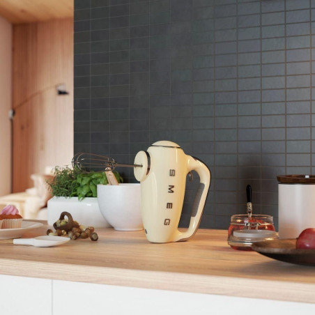Χειροκίνητο μίξερ SMEG 50's Style HMF01CREU, 250 W, 9 ταχύτητες, λειτουργία Turbo, κρυφή οθόνη LED, χρονοδιακόπτης, εξαρτήματα, κρεμ