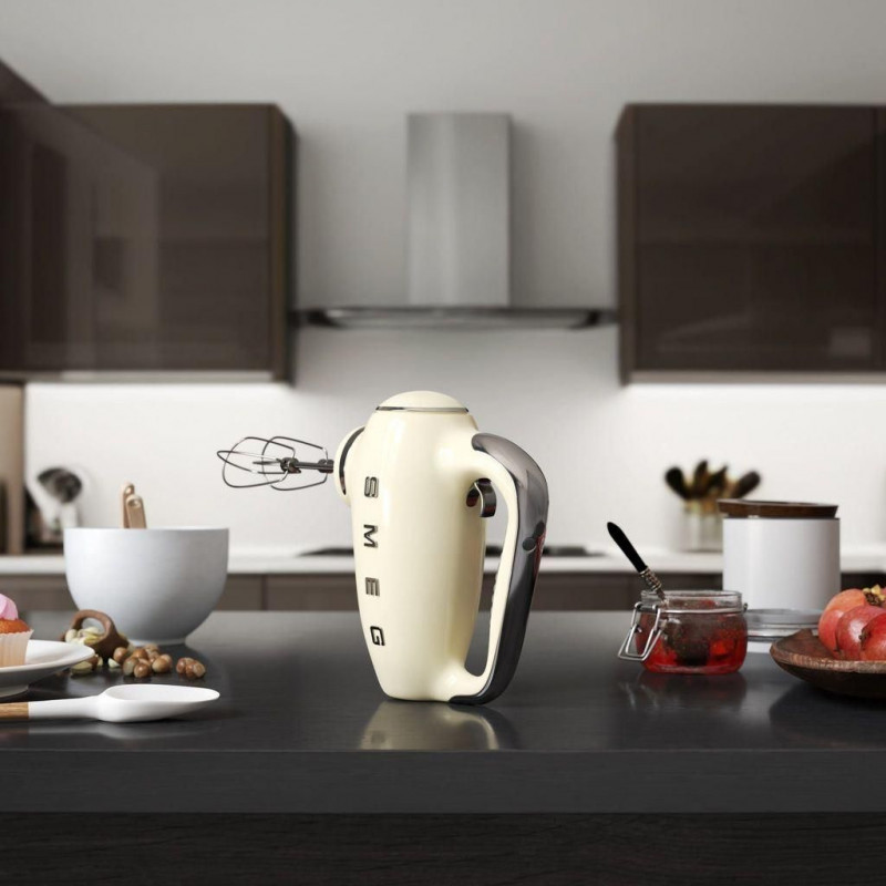 Χειροκίνητο μίξερ SMEG 50's Style HMF01CREU, 250 W, 9 ταχύτητες, λειτουργία Turbo, κρυφή οθόνη LED, χρονοδιακόπτης, εξαρτήματα, κρεμ