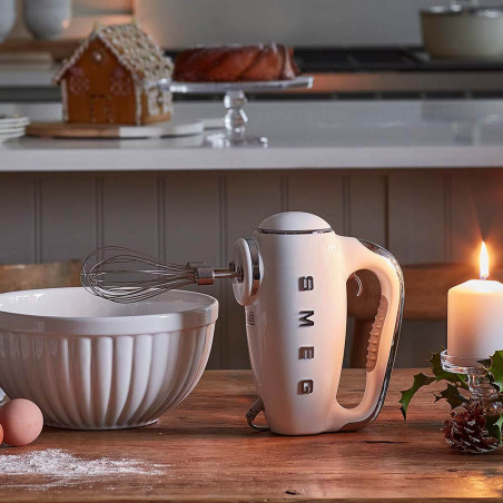 Χειροκίνητο μίξερ SMEG 50's Style HMF01CREU, 250 W, 9 ταχύτητες, λειτουργία Turbo, κρυφή οθόνη LED, χρονοδιακόπτης, εξαρτήματα, κρεμ