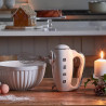 Χειροκίνητο μίξερ SMEG 50's Style HMF01CREU, 250 W, 9 ταχύτητες, λειτουργία Turbo, κρυφή οθόνη LED, χρονοδιακόπτης, εξαρτήματα, κρεμ
