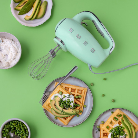 Χειροκίνητο μίξερ SMEG 50's Style HMF01PGEU, 250 W, 9 ταχύτητες, λειτουργία Turbo, κρυφή οθόνη LED, χρονοδιακόπτης, εξαρτήματα, πράσινο