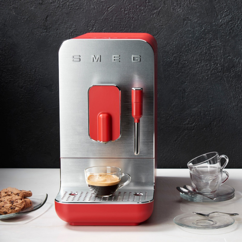 Μηχανή εσπρέσο SMEG Collezione BCC02RDMEU, 1350 W, 19 bar, 1,4 λίτρα, 8 λειτουργίες, Ενσωματωμένος μύλος, Ακροφύσιο ατμού, Κόκκινο
