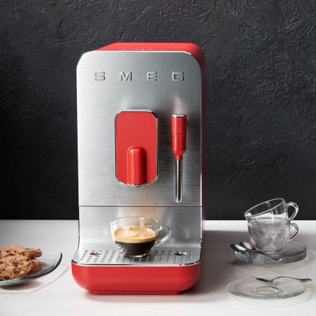 Μηχανή εσπρέσο SMEG Collezione BCC02RDMEU, 1350 W, 19 bar, 1,4 λίτρα, 8 λειτουργίες, Ενσωματωμένος μύλος, Ακροφύσιο ατμού, Κόκκινο