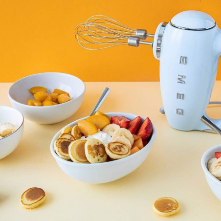 Χειροκίνητο μίξερ SMEG 50's Style HMF01PBEU, 250 W, 9 ταχύτητες, λειτουργία Turbo, κρυφή οθόνη LED, χρονοδιακόπτης, εξαρτήματα, μπλε