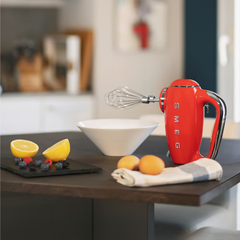 Χειροκίνητο μίξερ SMEG 50's Style HMF01RDEU, 250 W, 9 ταχύτητες, λειτουργία Turbo, κρυφή οθόνη LED, χρονοδιακόπτης, εξαρτήματα, κόκκινο