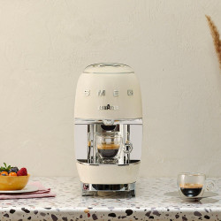 Μηχανή εσπρέσο με κάψουλες SMEG Lavazza A Modo Mio LM200, 1250 W, 10 bar, 0,9 λίτρα, γρήγορη θέρμανση, κρέμα