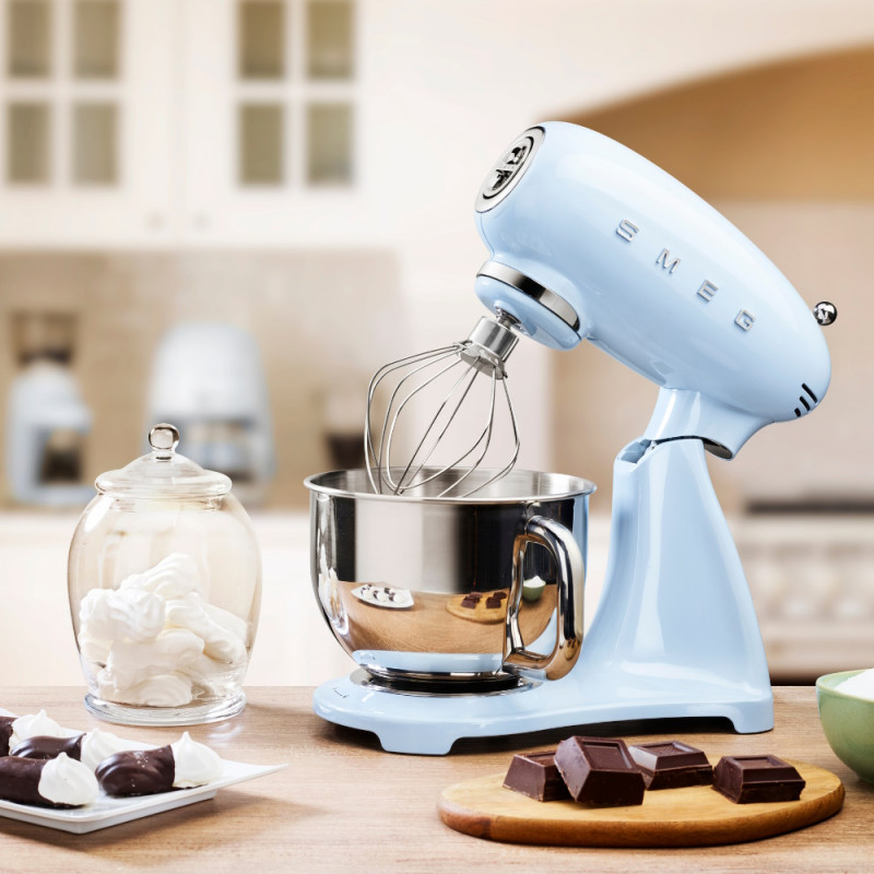 Μίξερ SMEG SMF03PBEU, 800 W, 4,8 λίτρα, 10 ταχύτητες, Λειτουργία ομαλής εκκίνησης, Αντιολισθητικά πόδια, Παστέλ μπλε