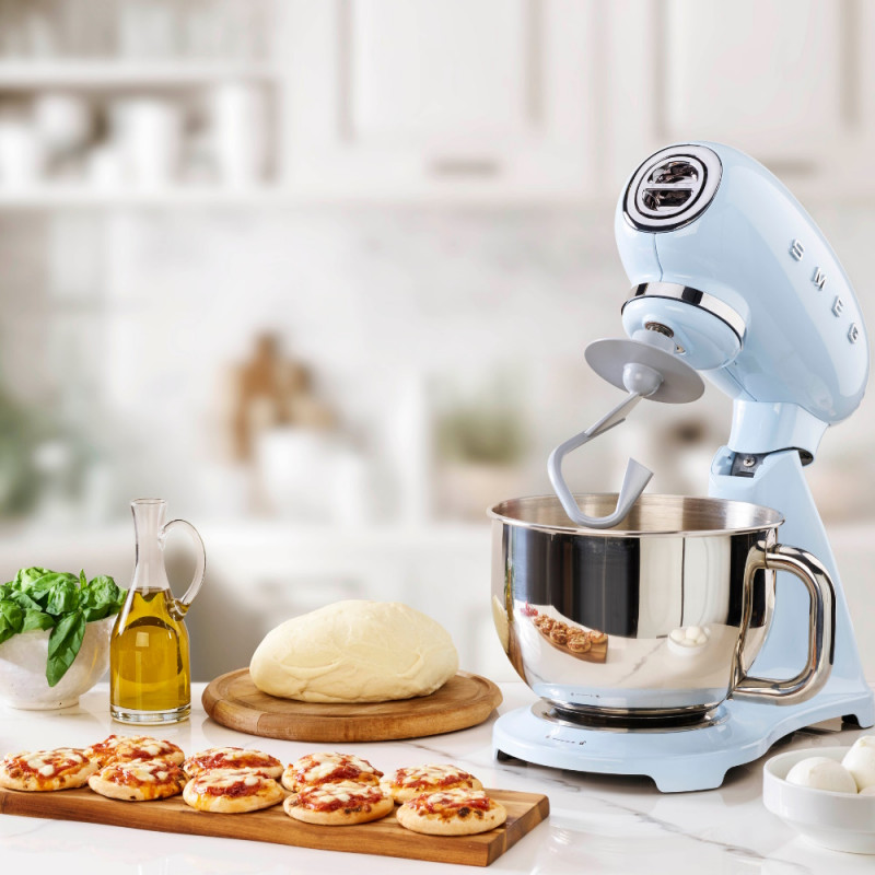 Μίξερ SMEG SMF03PBEU, 800 W, 4,8 λίτρα, 10 ταχύτητες, Λειτουργία ομαλής εκκίνησης, Αντιολισθητικά πόδια, Παστέλ μπλε