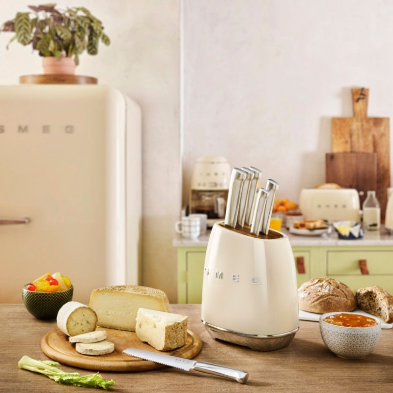 Σετ μαχαιριών με βάση SMEG KBSF02CR, 7 τεμάχια, Λαβές από ξύλο ακακίας, Γερμανικός ανοξείδωτος χάλυβας, Κρεμ
