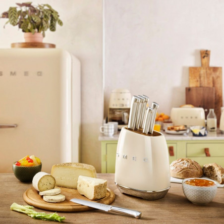 Σετ μαχαιριών με βάση SMEG KBSF02CR, 7 τεμάχια, Λαβές από ξύλο ακακίας, Γερμανικός ανοξείδωτος χάλυβας, Κρεμ