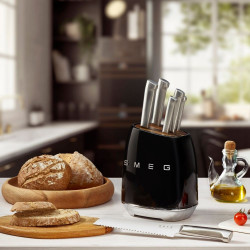 Σετ μαχαιριών με βάση SMEG KBSF02BL, 7 τεμάχια, Λαβές από ξύλο ακακίας, Γερμανικός ανοξείδωτος χάλυβας, Μαύρο