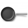 Τηγάνι με καπάκι SMEG CKFF2401BLM, 1,9 λ, Ø24 εκ., Επίστρωση τεφλόν, Έως 250 °C, Χωρίς PFAS, Για επαγωγικές εστίες, Μαύρο