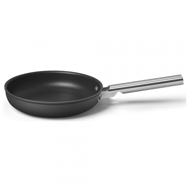 Τηγάνι με καπάκι SMEG CKFF2401BLM, 1,9 λ, Ø24 εκ., Επίστρωση τεφλόν, Έως 250 °C, Χωρίς PFAS, Για επαγωγικές εστίες, Μαύρο