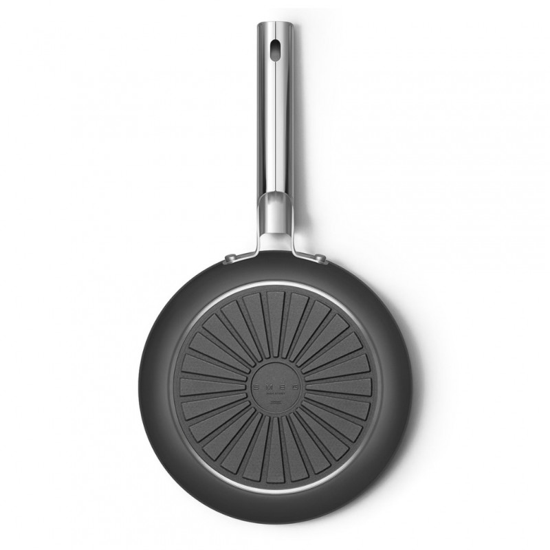 Τηγάνι με καπάκι SMEG CKFF2401BLM, 1,9 λ, Ø24 εκ., Επίστρωση τεφλόν, Έως 250 °C, Χωρίς PFAS, Για επαγωγικές εστίες, Μαύρο