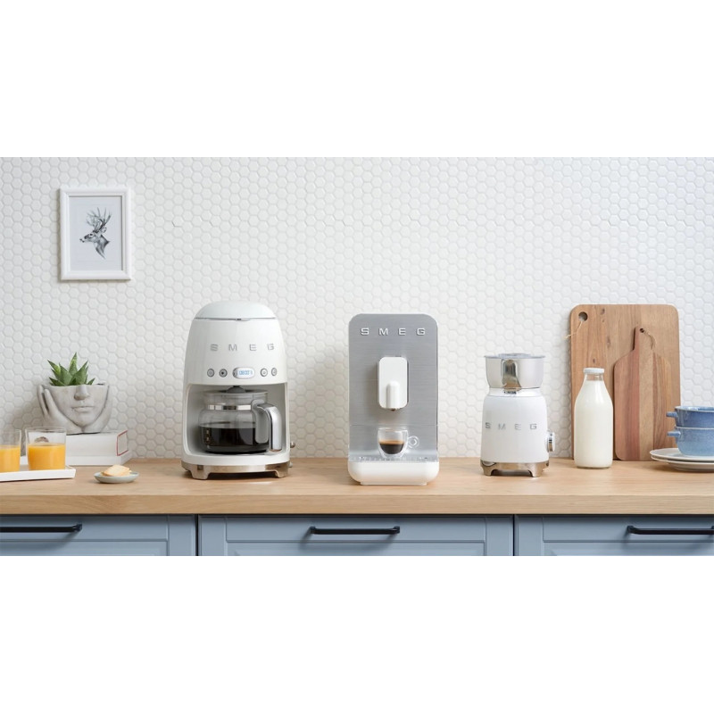 Συσκευή αφρισμού γάλακτος Smeg MFF11WHEU, 500 W, 600 ml, 8 προγράμματα, Αφαιρούμενη κανάτα, Αυτόματη απενεργοποίηση, Λευκό