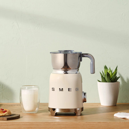 Συσκευή αφρισμού γάλακτος Smeg MFF11CREU, 500 W, 600 ml, 8 προγράμματα, Αφαιρούμενη κανάτα, Αυτόματη απενεργοποίηση, Κρεμ