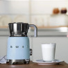Συσκευή αφρισμού γάλακτος Smeg MFF11PBEU, 500 W, 600 ml, 8 προγράμματα, Αφαιρούμενη κανάτα, Αυτόματη απενεργοποίηση, Παστέλ μπλε