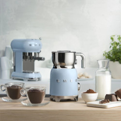 Συσκευή αφρισμού γάλακτος Smeg MFF11PBEU, 500 W, 600 ml, 8 προγράμματα, Αφαιρούμενη κανάτα, Αυτόματη απενεργοποίηση, Παστέλ μπλε