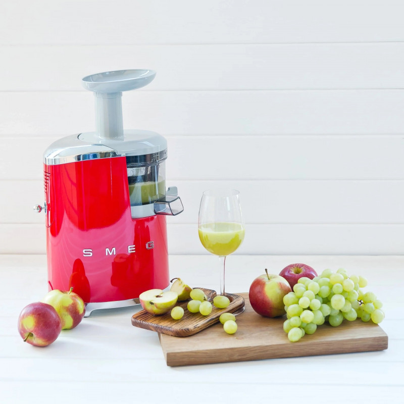 Αποχυμωτής Smeg SJF01RDEU, 150 W, 500 ml, Αντίστροφη περιστροφή, Δοχείο υπολειμμάτων 1,6 λίτρα, Κόκκινος