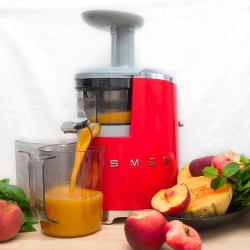 Αποχυμωτής Smeg SJF01RDEU, 150 W, 500 ml, Αντίστροφη περιστροφή, Δοχείο υπολειμμάτων 1,6 λίτρα, Κόκκινος