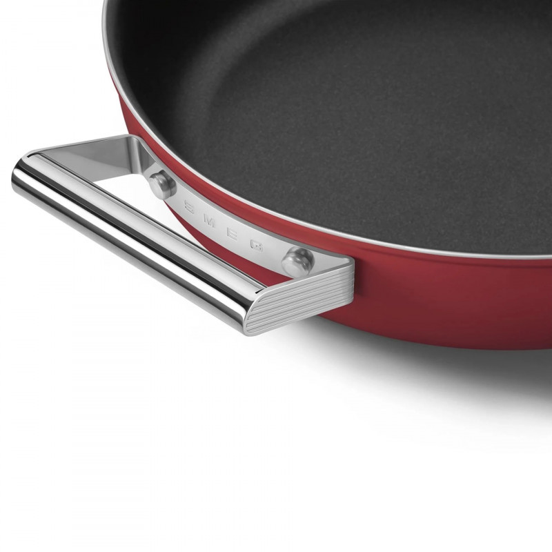 Ρηχή κατσαρόλα με καπάκι Smeg CKFD2811RDM, 28 εκ., 3,7 λίτρα, Αντικολλητική επίστρωση 3 στρωμάτων, Κατάλληλη για φούρνο έως 250 °C, Χωρίς PFAS, Κατάλληλη για επαγωγικές εστίες, Κόκκινη